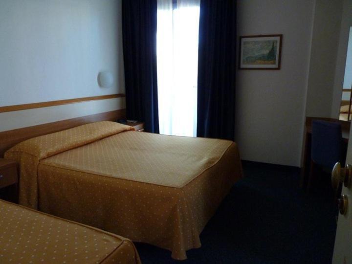 Hotel Gambrinus 리도 디 예솔로 외부 사진